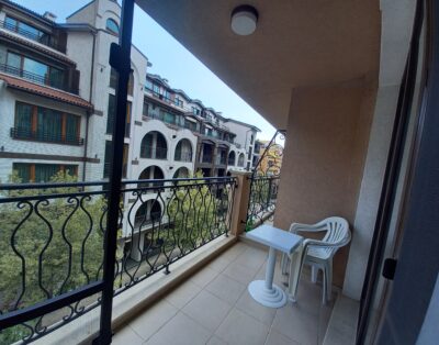 Малък двустаен апартамент до комплекс Роуз Гардън